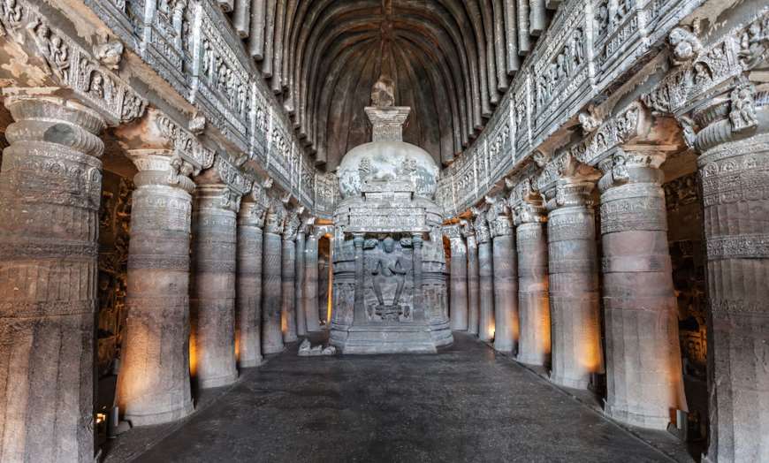 Ajanta-Caves-Interior 30 increíbles atractivos turísticos de la India